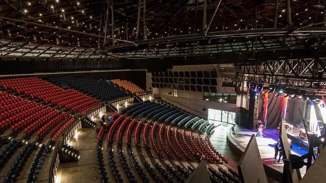 Gong. Když zákulisí auly uchvátí víc než koncert