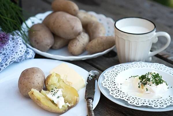 Recept : Brambory na loupačku s tvarohem