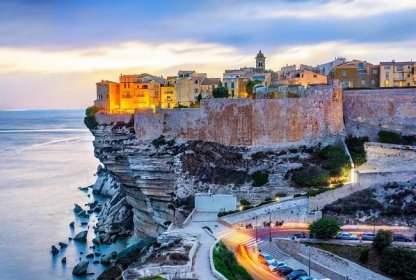 Korsika, ostrov, kde se narodil Napoleon Bonaparte, je zvláštní kombinací Francie a Itálie