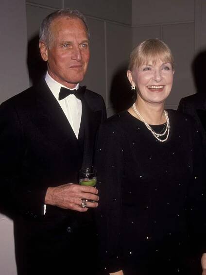 Paul Newman and Joanne Woodward attend 10th Anniversary Gala of Scott Newman Foundation on November 9, 1990 at the Beverly Hilton Hotel in Beverly Hills, California