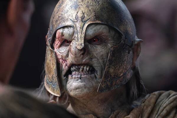 Prsteny moci: Obrací se Tolkien v hrobě kvůli tmavému elfovi? Nový seriál stojí před palčivějšími otázkami
