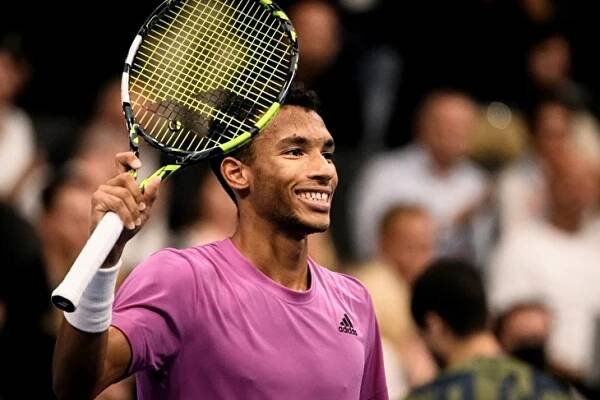 Auger-Aliassime porazil Alcaraze i v Basileji a útočí na třetí triumf během tří týdnů