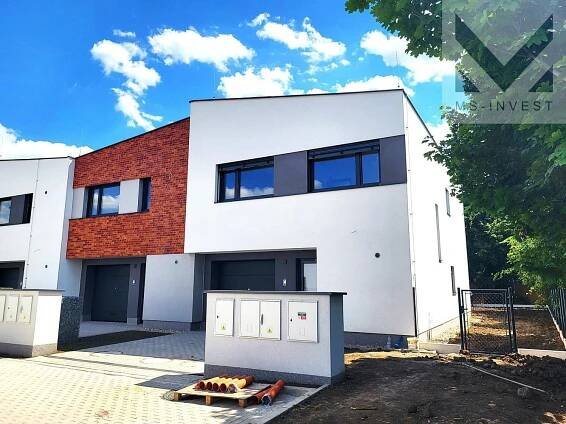Novostavba ŘRD 5+kk 144 m2 s pozemkem 363 m2 s jižní orientací v novém projektu v Praze Satalicích. | Reality.iDNES.cz 