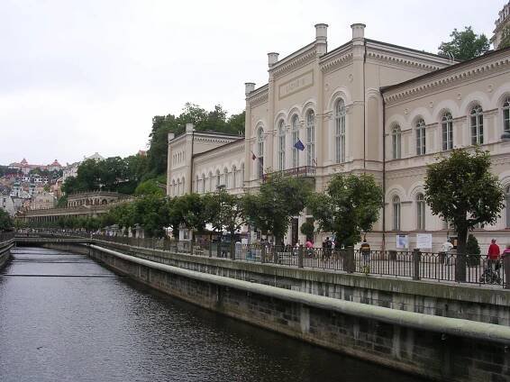 Soubor:Mlýnské nábřeží, Lázně III.jpg – Wikipedie
