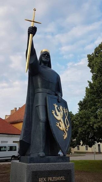 Soubor:Socha Přemysla Otakara II. v Marcheggu.jpg