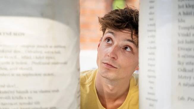 Herec Denis Šafařík: Mladí nahotu dneska využívají i jako manifest. I kvůli otázkám genderu