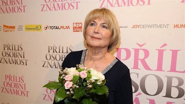 Eliška Balzerová na premiéře filmu Příliš osobní známost.