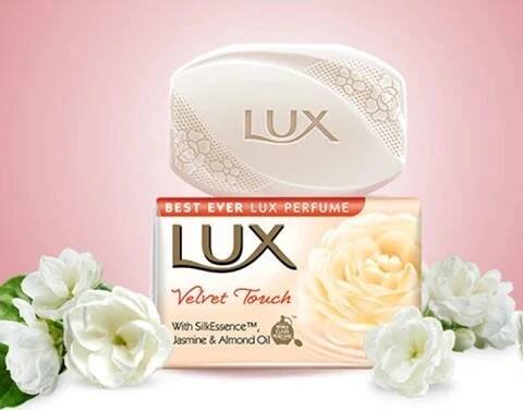 Lux Velvet Touch mýdlo 80 g