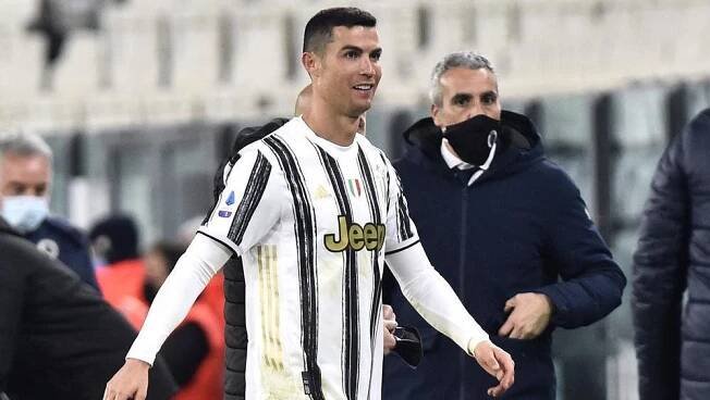 Ronaldo rozhodl hattrickem o výhře Juventusu v Cagliari