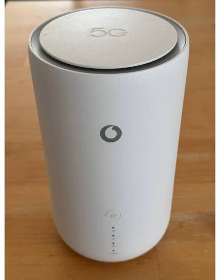 5G modem router Vodafone GigaCube 5G (TCL HH500V) - Komponenty pro PC