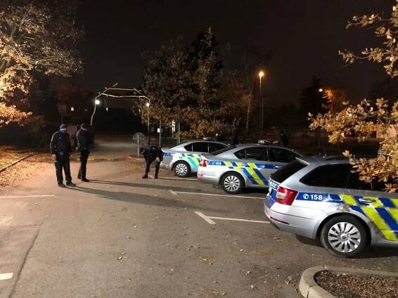 Restaurace i přes nařízení opět otevřela! Policie tam byla už několikrát