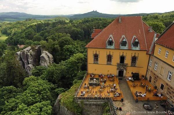 Zámek Hrubá Skála - otevírací doba, akce, ubytování, prohlídky, vstupné, foto, počasí