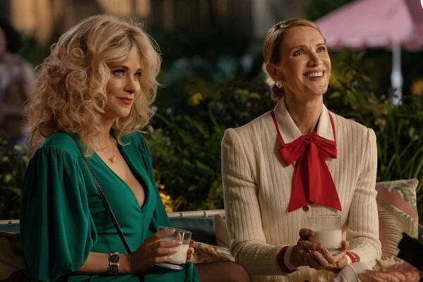 Physical - Jako raketa - Z filmu - Zooey Deschanel, Kelly Lynch