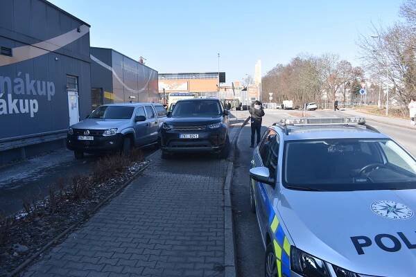 OHLASY: Hradec je šokovaný vraždou v Actionu. Co říkají místní a politici