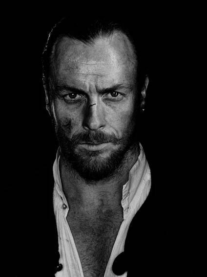 Kapitán Flint (Toby Stephens)