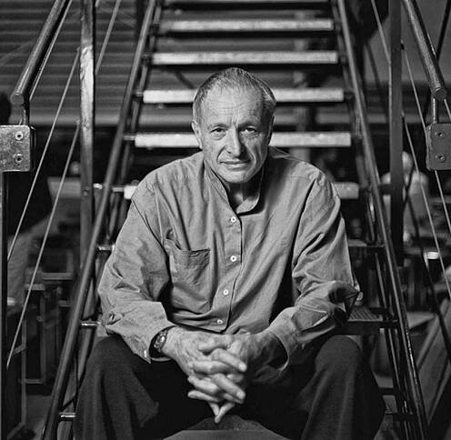 Richard Rogers 2007 Pritzker Ödülü sahibidir. Richard Rogers, ileri yaşına rağmen tasarım yapmaya, aktif olarak ders vermeye ve öğretmeye devam ediyor ve Büyük Britanya'nın en etkili kültürel figürlerinden biri olarak kabul ediliyor.