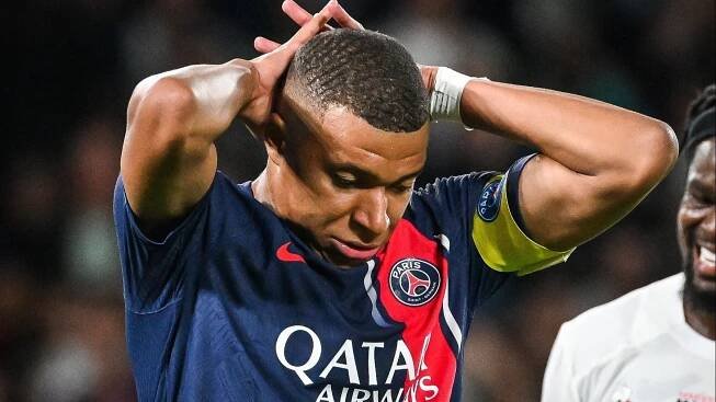 PSG v lize poprvé prohrálo. Nepomohly ani dva góly hvězdného Mbappého