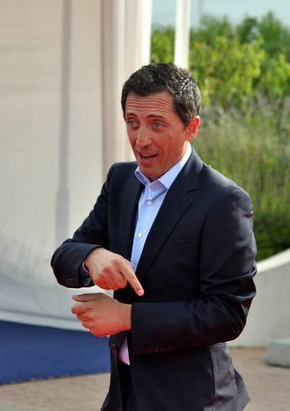 Soubor:Gad Elmaleh Deauville 2010.jpg – Wikipedie