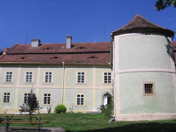 Luhov (zámek)