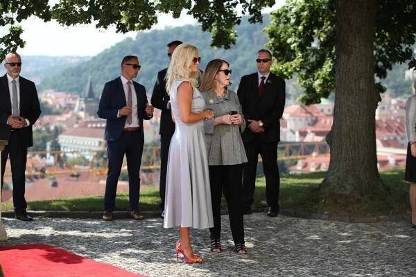 Pirát Bartoš s miminkem děkoval ženě. Gazdík vzal rodinu na vodu, u Babišů mají přírůstek
