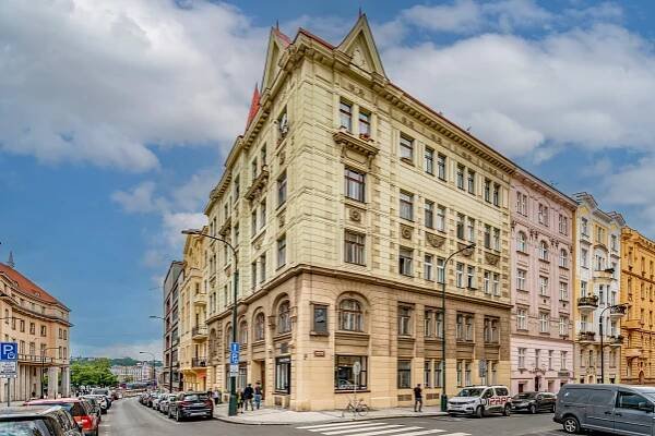 REZERVOVÁNO! Pronájem bytu 3+kk, 97,6 m2 v historické budově u Palackého náměstí, ul. Na Moráni, Nové Město, Praha 2 - FARAON