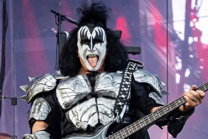 Gene Simmons Becomes Ill Onstage at KISS Concert in Brazil and Has to Perform While Seated