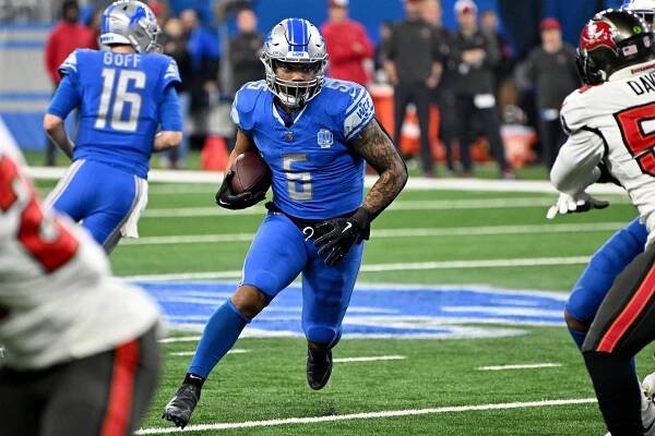 David Montgomery, Detroit Lions running back, running with a ball against Tampa Bay Buccaneers during NFL NFC divisional round game at Ford Field.