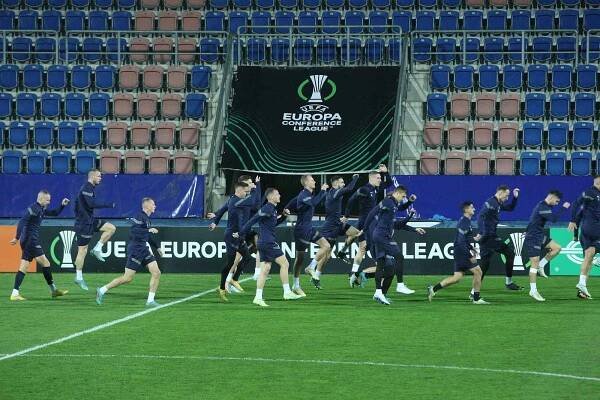 Fotbalisté Slovácka se chystají na čtvrteční domácí zápas Evropské konferenční ligy s Kolínem nad Rýnem.