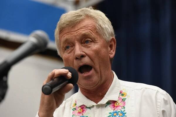 Medaile pro jižní Moravu: Zeman ocenil folkloristy, varhanistku i bývalého kouče