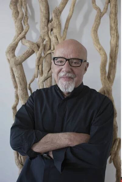 Dojemné setkání: Paulo Coelho našel českého malíře, který ho kreslil v roce 1982