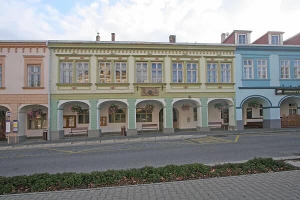 Přelouč uvažuje o opravě dvou historických domů