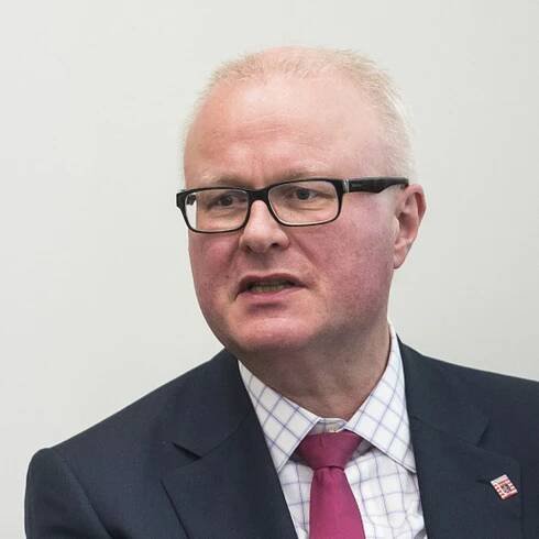 Hesenský ministr financí spáchal sebevraždu. Zřejmě neustál obavy z ekonomických následků pandemie