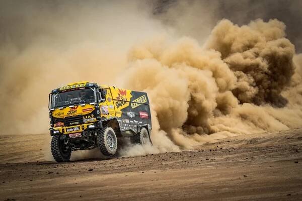 Rallye Dakar 2019: Macík 3. nejlepší čas mezi kamiony. Brabec dohnal penalizaci