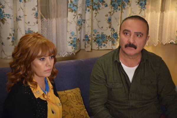 Hangimiz Sevmedik - Z filmu - Mehtap Bayri, Cengiz Bozkurt