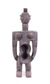 Afrikanische Figur einer stehende Frau - Schmuck, Kunst & Antiquitäten 2023/07/31 - Vyvolávací cena: EUR 500 - Dorotheum