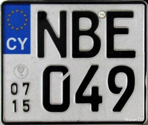 Soubor:2013 Cyprus motorcycle plate.jpg