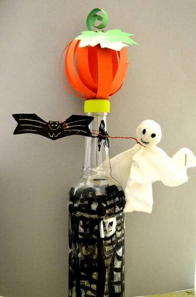 Halloweenská dekorace s netopýrem a strašidýlkem - výtvarné návody a postupy na tvoření