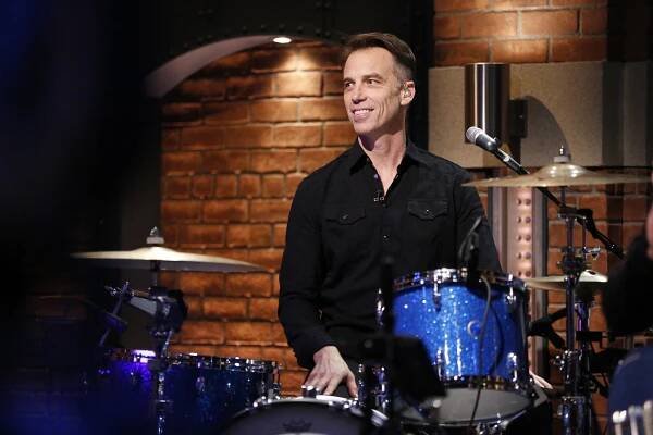 Matt Cameron on "Late Night with Seth Meyers" in 2016
