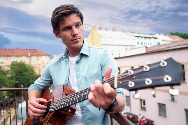 FOTO: Pavel Callta je úspěšný mladý muzikant. – stránka 59