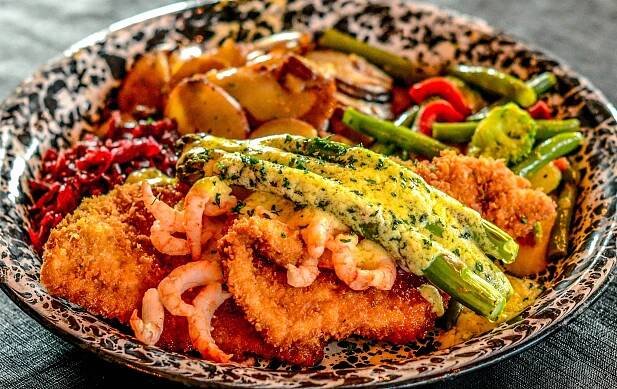 A plate of food with shrimp, potatoes, and green beans.