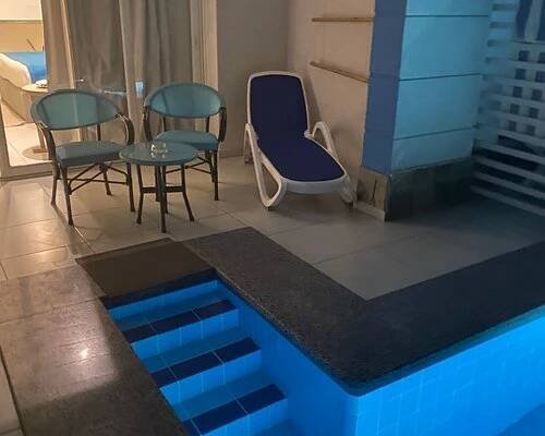 Room & Suite