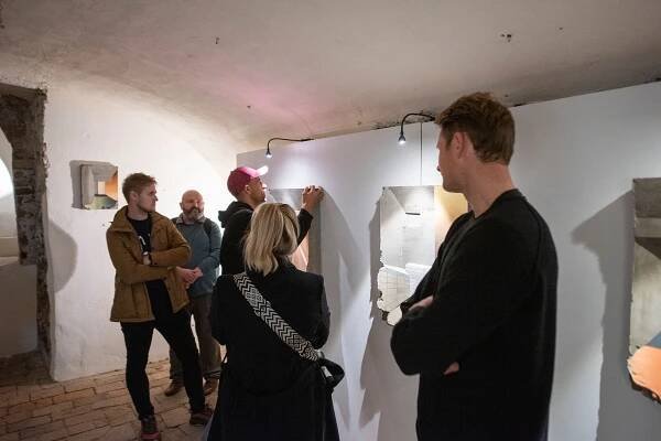 PAVEL DUŠEK: IN THE BASEMENT (fotoreport z komentované prohlídky) | Art Space NOV