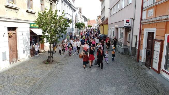 V Týně nad Vltavou probouzeli broučky