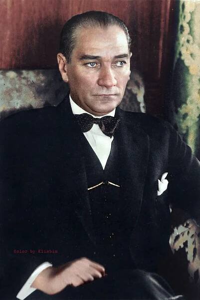Muž, který změnil Turecko. Atatürk po 85 letech ožívá na kolorovaných fotografiích