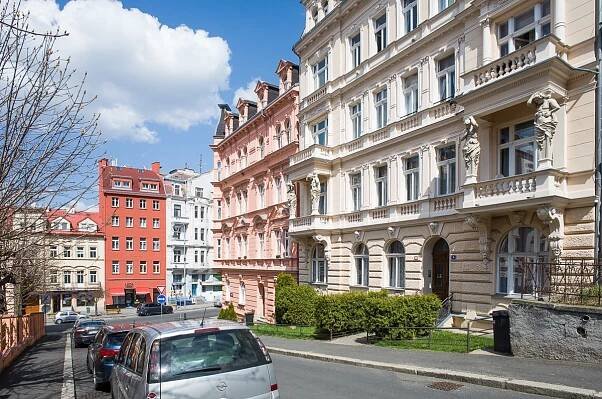 Prodej bytu 2+1, OV, 46m2, ul. Svahová 1015/16, Karlovy Vary, cena na vyžádání
