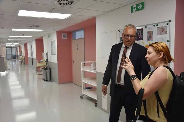 Porodnice v Kadani prošla totální rekonstrukcí za 35 milionů korun. Na snímku je ředitel nemocnice Petr Hossner.