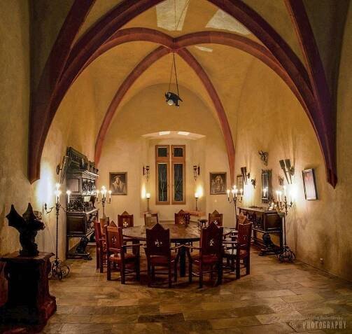 The Knights' Hall is intended for the organization of civil wedding ceremonies. Hall capacity - up to 50 people