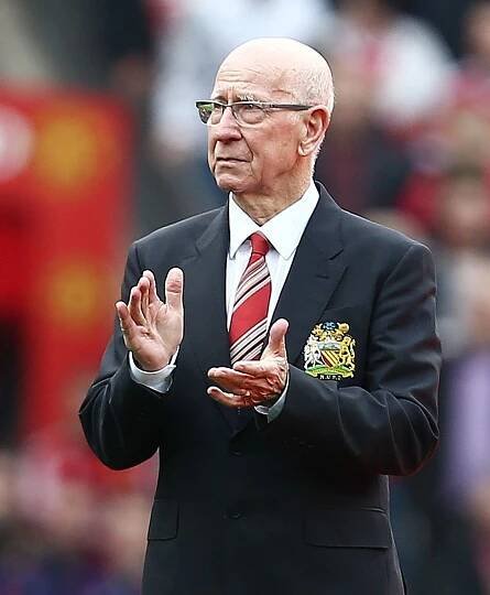 Sir Bobby Charlton má na Old Trafford vlastní tribunu - 5 - GALERIE: Sir Bobby Charlton má na Old Trafford vlastní tribunu (1/6)