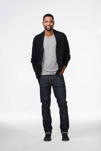 Nesvá - Série 1 - Promo - Jay Ellis