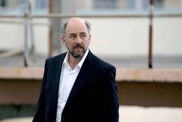Status: Nežádoucí - Mrtvá schránka - Z filmu - Richard Schiff